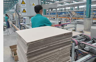 新浪家居評測團走進(jìn)冠軍磁磚工廠 揭秘高品質(zhì)磁磚的制造工藝